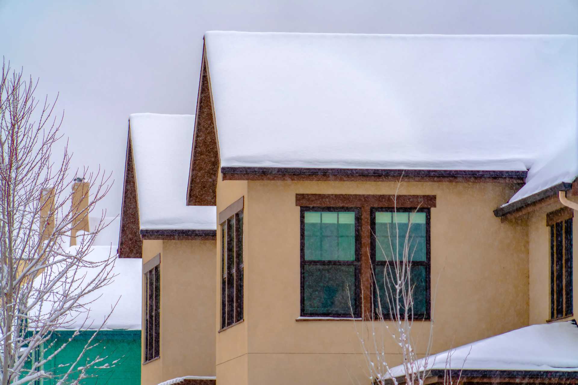 Roof Age and Winter Performance: What Homebuyers Should Know - Local Biz Finder